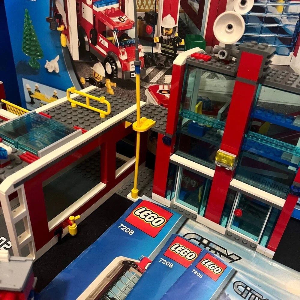 LEGO City Set: 7208 Fire Station House Truck Manuals Minifigures Box  Complete